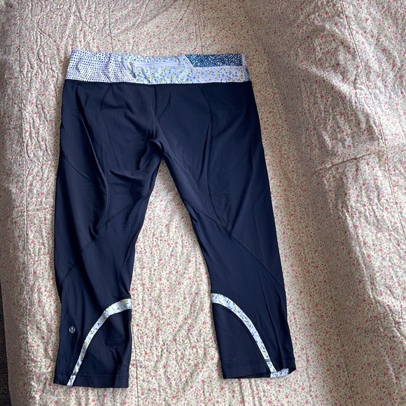 lululemon athletica crop leggings size 10 - Picture 4 of 4